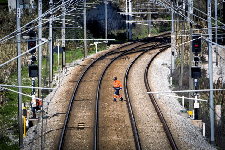 Infraestruturas de Portugal adia investimentos que CP considera prioritários 1013003?tp=UH&db=IMAGENS&w=749