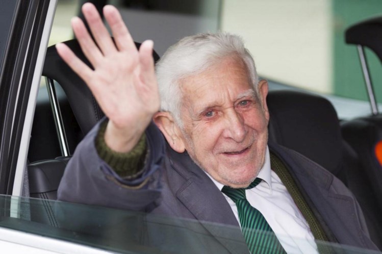 Veterano de 89 anos regressa ao lar após fuga para comemorações do Dia D 844443?tp=UH&db=IMAGENS&w=749